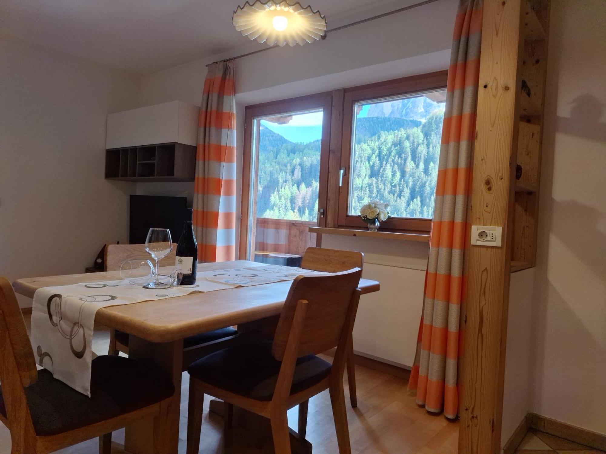 Apartments Insam Santa Cristina Val Gardena ภายนอก รูปภาพ