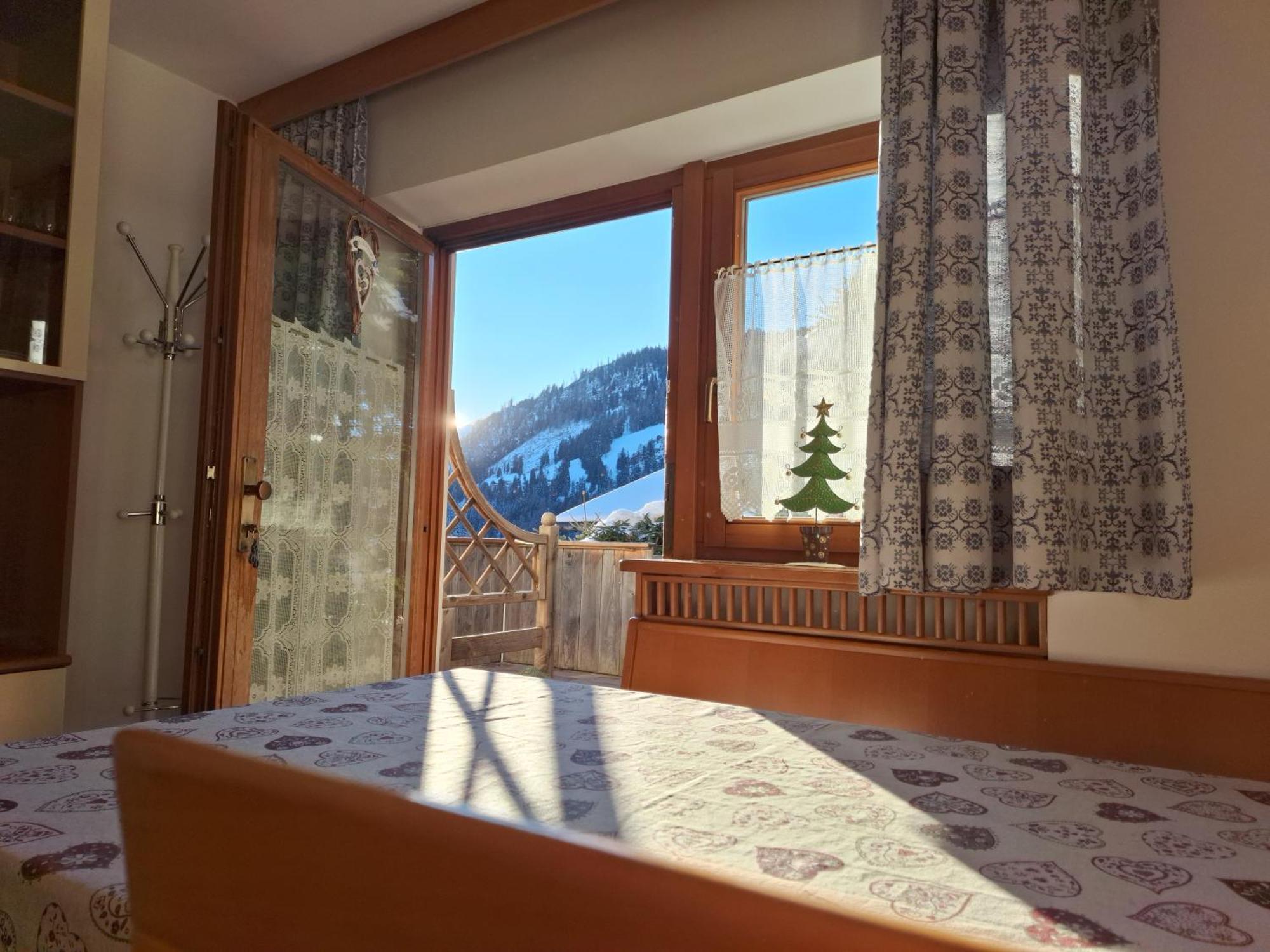 Apartments Insam Santa Cristina Val Gardena ภายนอก รูปภาพ