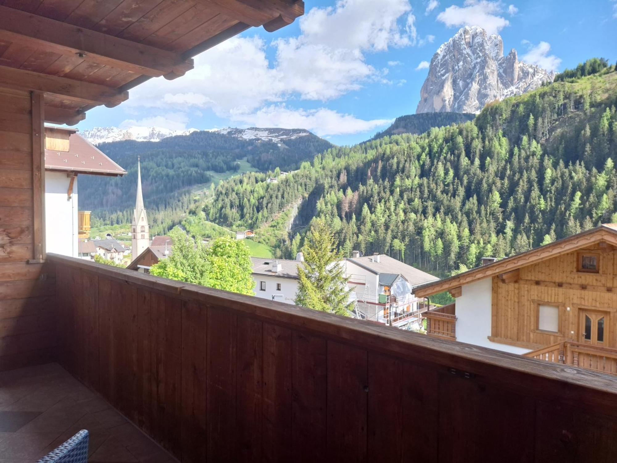 Apartments Insam Santa Cristina Val Gardena ภายนอก รูปภาพ