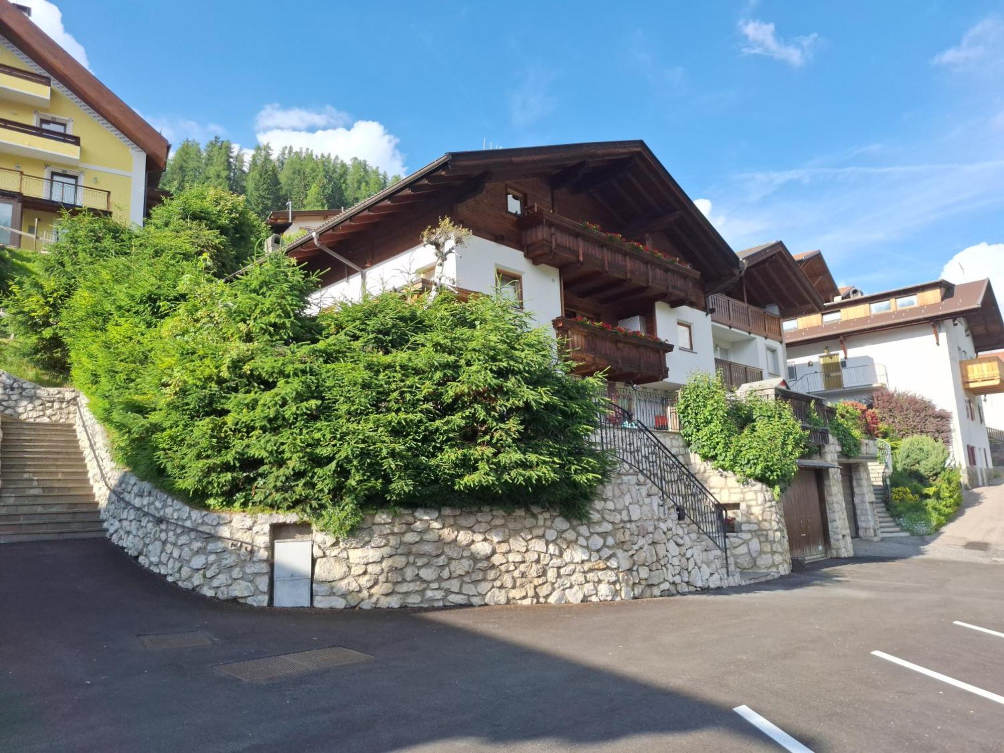 Apartments Insam Santa Cristina Val Gardena ภายนอก รูปภาพ