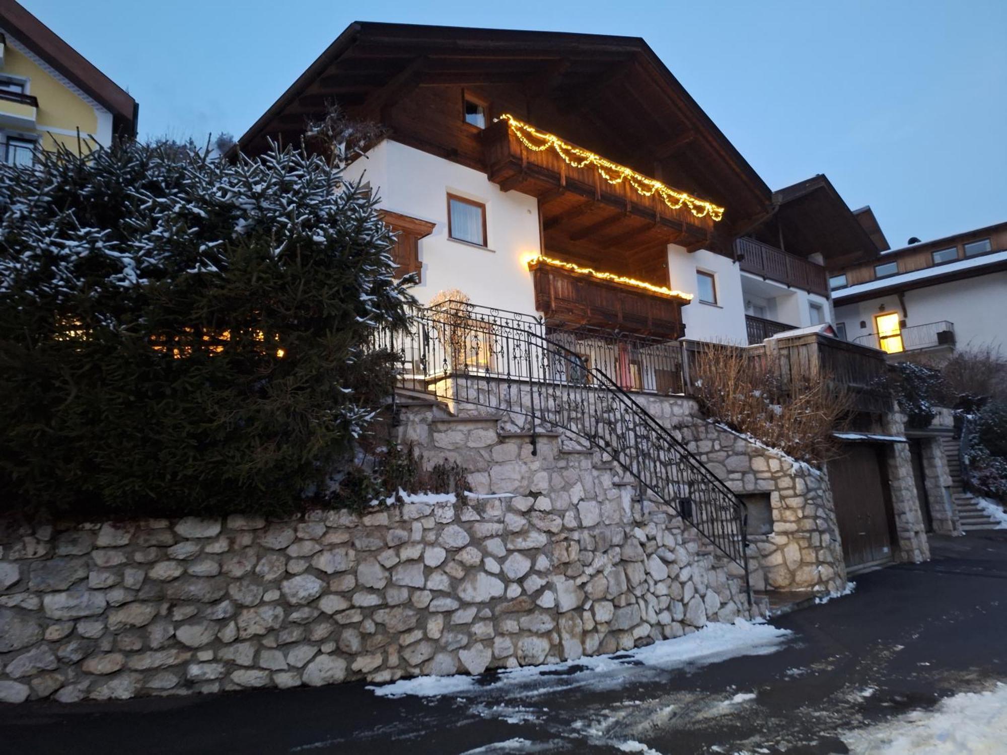 Apartments Insam Santa Cristina Val Gardena ภายนอก รูปภาพ